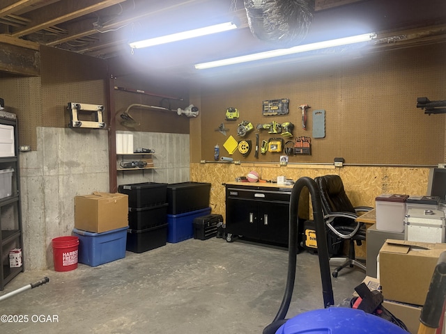 1911 Sherry Lea Dr, Neosho, MO 64850 - home office featuring a workshop area and concrete floors