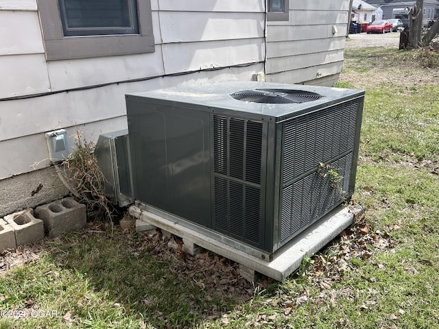 119 W Park St, Pittsburg, KS 66762 - details with crawl space and central AC
