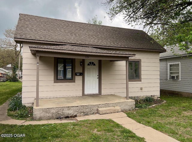 119 W Park St, Pittsburg, KS 66762 - bungalow with a porch, a front lawn, and a shingled roof