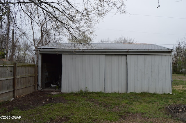 view of outdoor structure featuring an outdoor structure and fence