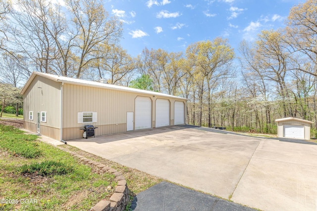 view of detached garage