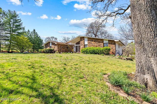 4427 Edgewood Cir, Loma Linda, MO 64804 - view of yard