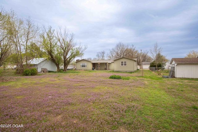 view of yard with an outbuilding and fence