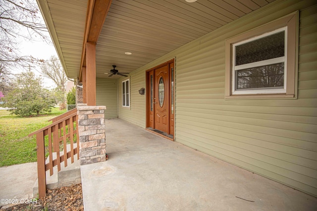 property entrance featuring covered porch and a ceiling fan