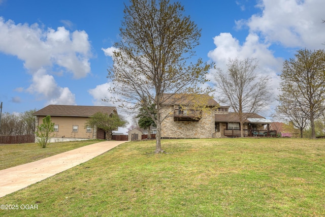view of front facade with a front lawn and driveway