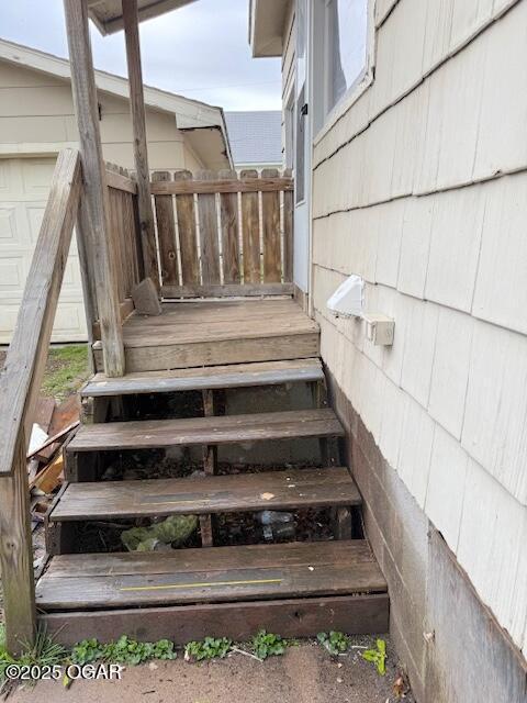 201 N Georgia St, Pittsburg, KS 66762 - view of staircase