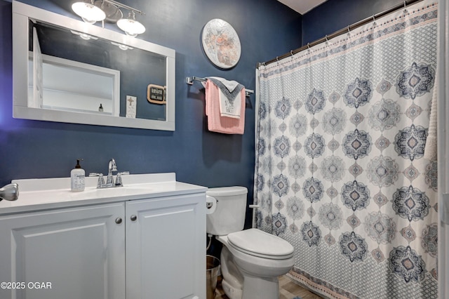 1831 Annie Baxter Ave, Joplin, MO 64804 - full bathroom featuring toilet, a shower with shower curtain, and vanity