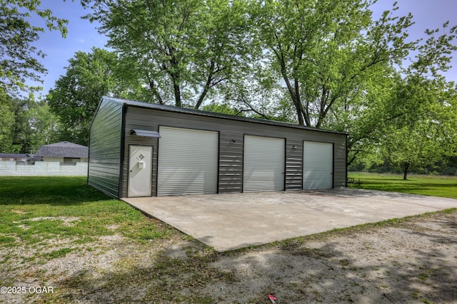 606 Meadowmere Dr, Webb City, MO 64870 - view of detached garage