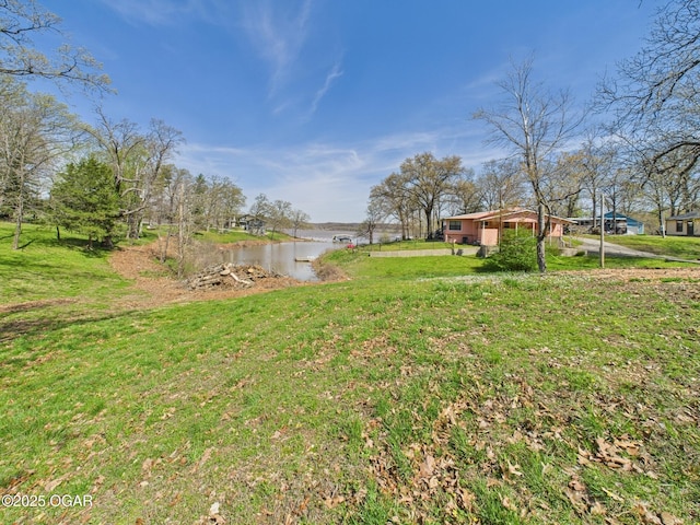 view of yard featuring a water view