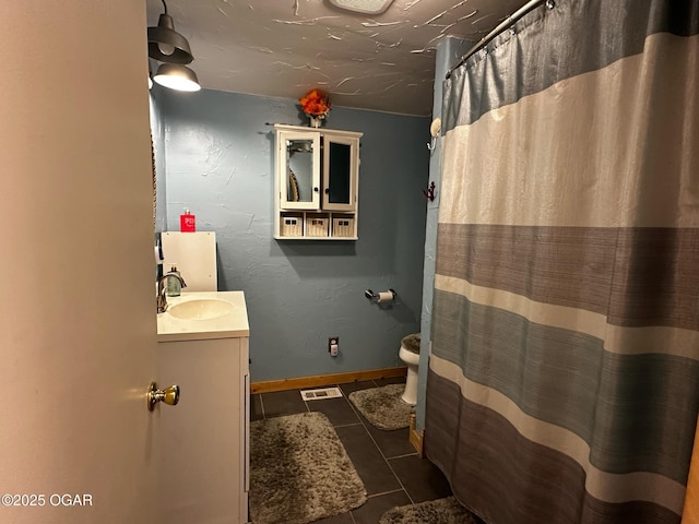 full bathroom featuring vanity, a shower with curtain, visible vents, toilet, and tile patterned floors