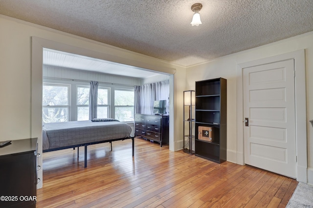 426 N Byers Ave, Joplin, MO 64801 - unfurnished bedroom featuring light wood-type flooring and a textured ceiling