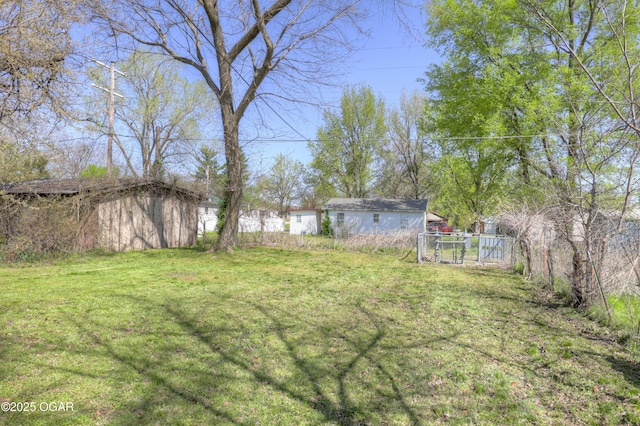 view of yard featuring an outbuilding and fence