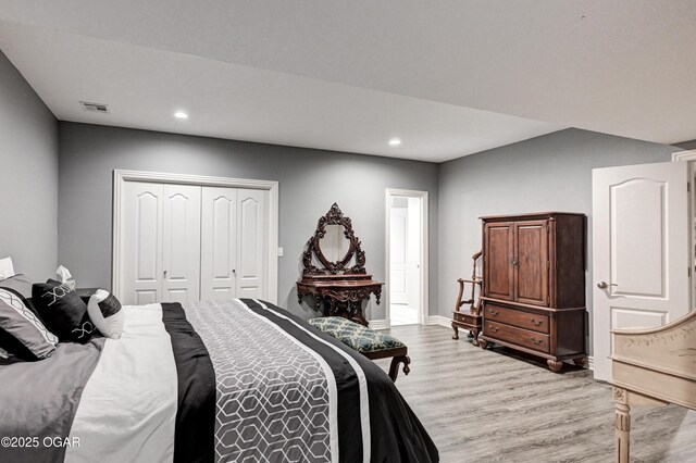 1000 Oakmont Dr, Joplin, MO 64804 - bedroom with a closet, light wood finished floors, visible vents, and recessed lighting