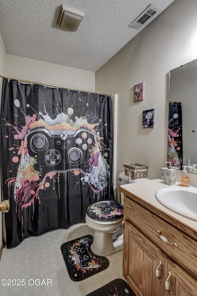 2706 E 26th St, Joplin, MO 64804 - full bathroom with visible vents, toilet, vanity, and a textured ceiling