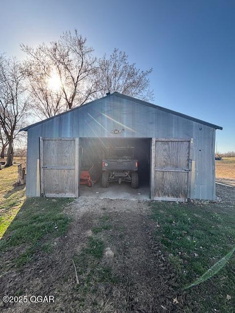 241 SE 40th Rd, Lamar, MO 64759 - view of pole building featuring driveway