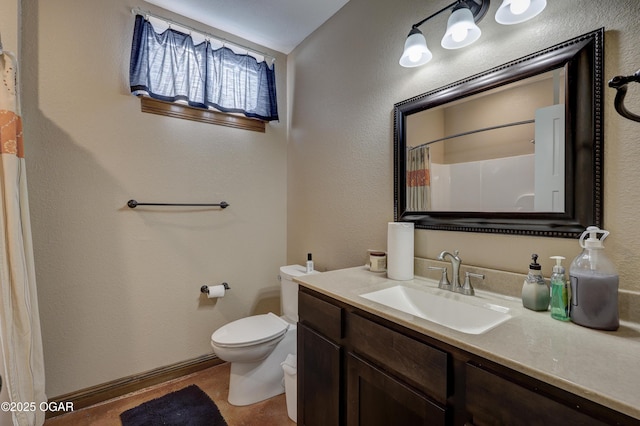 bathroom featuring curtained shower, vanity, baseboards, and toilet