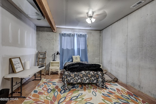 sitting room featuring ceiling fan and visible vents