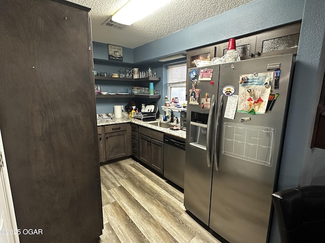 2027 P St SW, Miami, OK 74354 - kitchen featuring visible vents, a sink, light wood-style floors, a textured ceiling, and stainless steel appliances