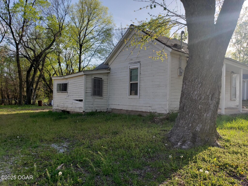 712 E Pool St, Joplin, MO 64801 - view of property exterior featuring a yard