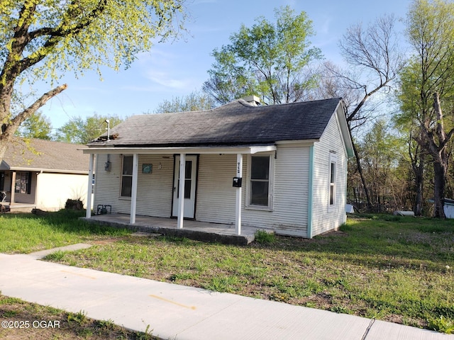 712 E Pool St, Joplin, MO 64801 - bungalow-style home featuring a front lawn, roof with shingles, and covered porch