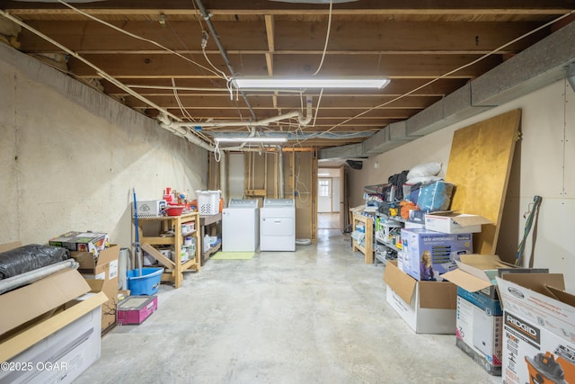 unfinished below grade area featuring washing machine and clothes dryer