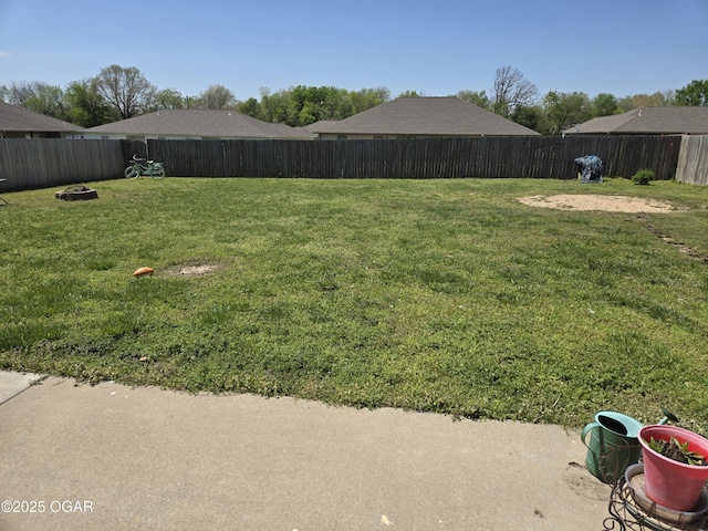 2798 Neosho Heights Ave, Neosho, MO 64850 - view of yard featuring a fenced backyard
