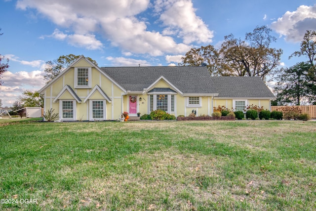 607 S Morgan Ct, Joplin, MO 64801 - view of front of home featuring stucco siding, a front lawn, and fence