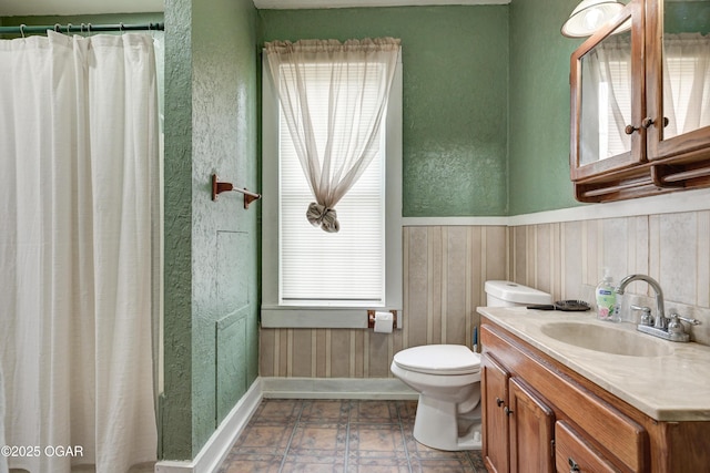 full bathroom featuring a shower with curtain, tile patterned floors, vanity, baseboards, and toilet