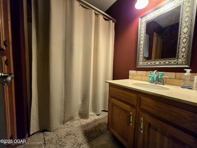 2921 E Matthews Dr, Joplin, MO 64801 - full bath with vanity and tasteful backsplash