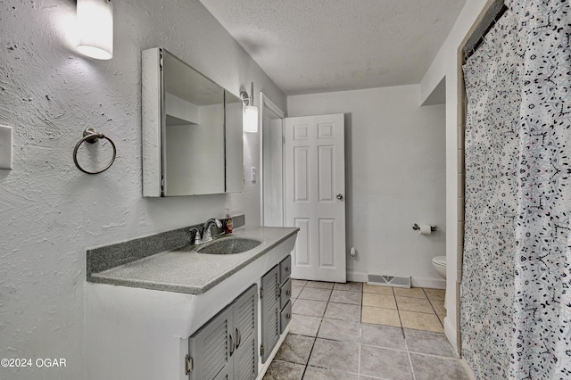 530 N Joplin Ave, Joplin, MO 64801 - full bathroom with a textured ceiling, curtained shower, vanity, tile patterned floors, and toilet