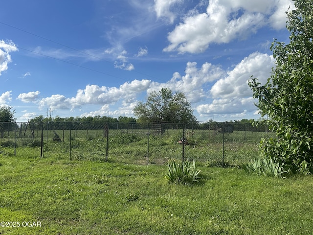1793 8000th Rd, Oswego, KS 67356 - view of yard with fence
