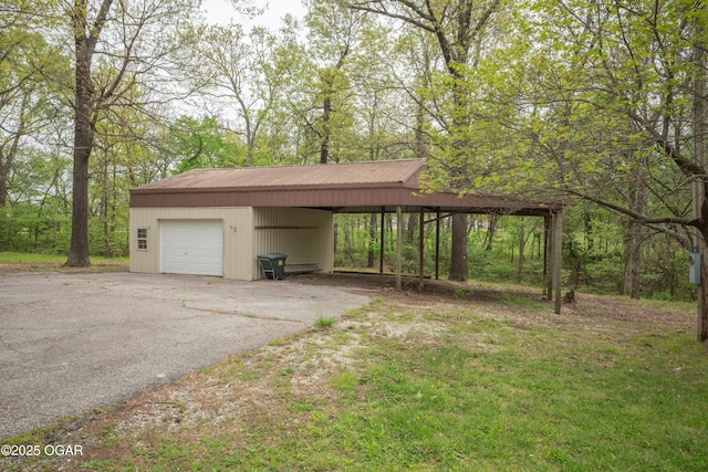 garage featuring a garage