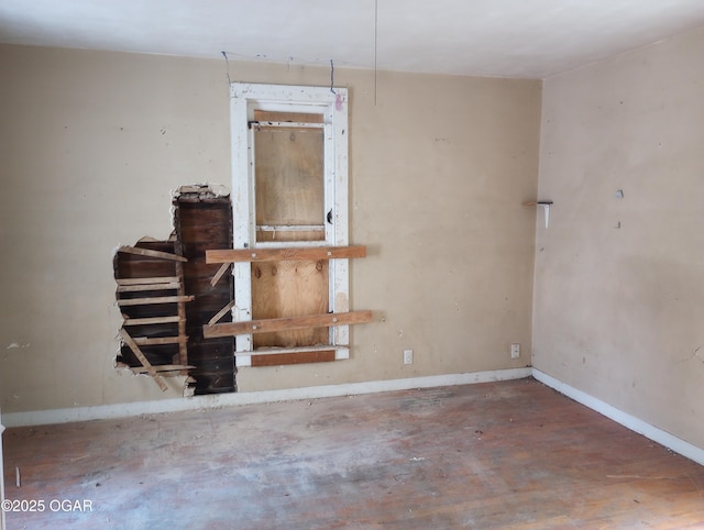 empty room featuring baseboards