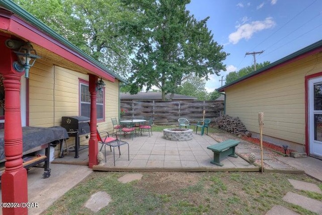1418 Cleveland Ave, Baxter Springs, KS 66713 - view of patio featuring an outdoor fire pit, fence, and outdoor dining space