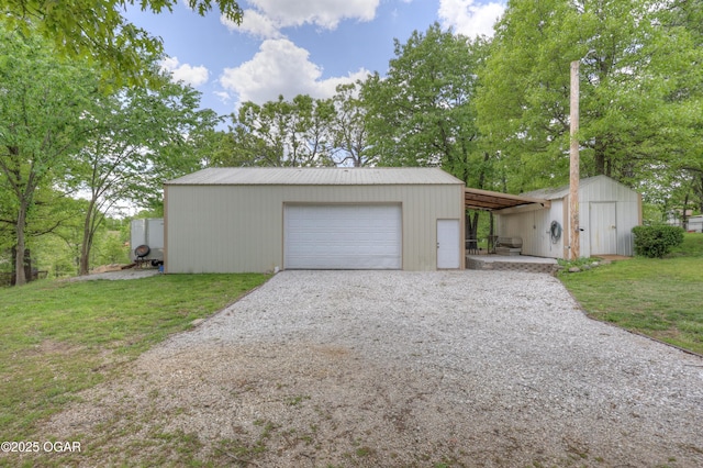 4537 Dolphin Dr, Joplin, MO 64804 - view of front facade featuring an outdoor structure, a garage, a front lawn, and driveway
