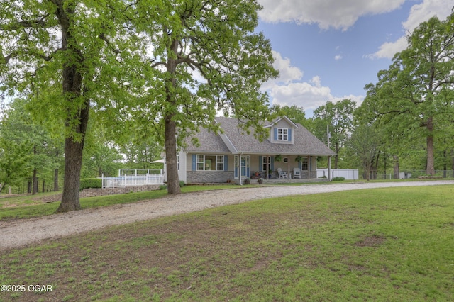 4537 Dolphin Dr, Joplin, MO 64804 - cape cod house featuring a front yard, a porch, fence, and curved driveway