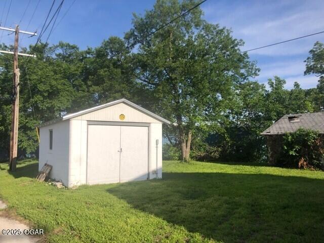 212 N Jefferson St, Webb City, MO 64870 - view of shed