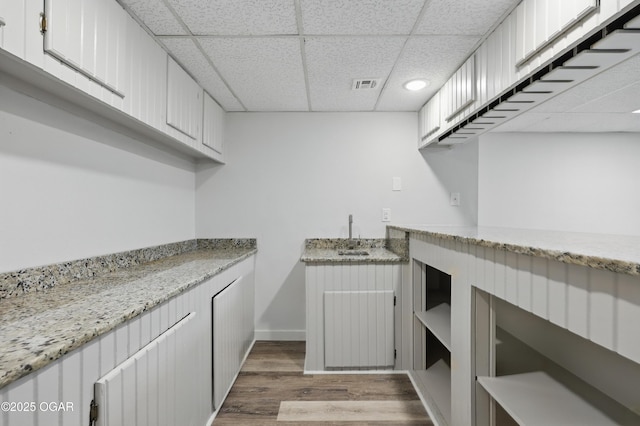 1214 Bramar Dr, Joplin, MO 64804 - laundry area with wood finished floors, baseboards, and wet bar