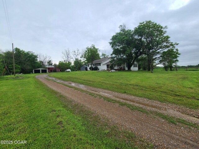 view of dirt / gravel driveway