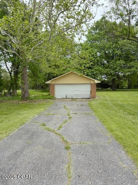 view of detached garage
