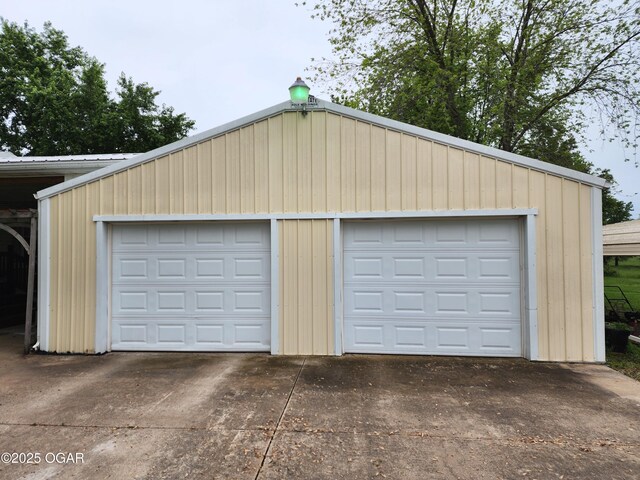 view of detached garage