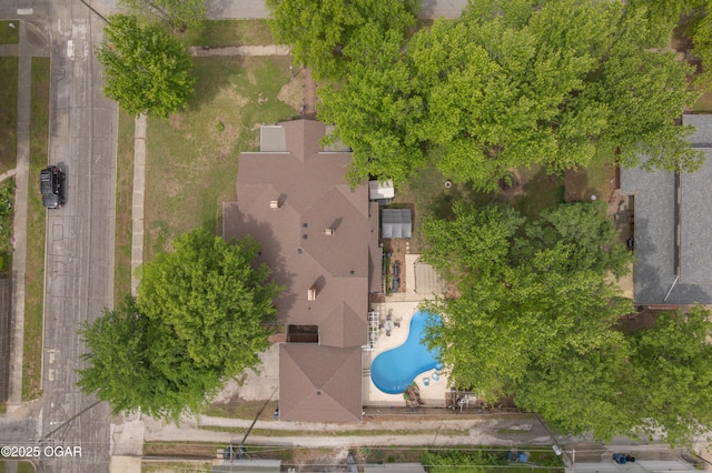 drone / aerial view of a pool