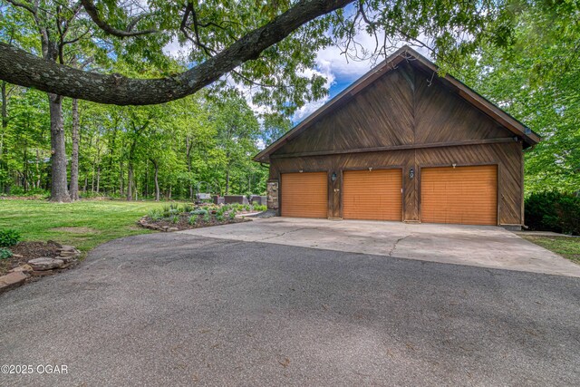 detached garage with driveway