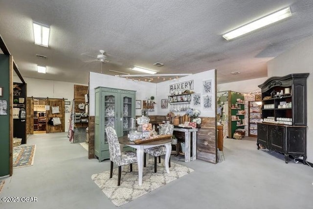 8637 Oxbow Ln, Neosho, MO 64850