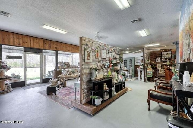 8637 Oxbow Ln, Neosho, MO 64850