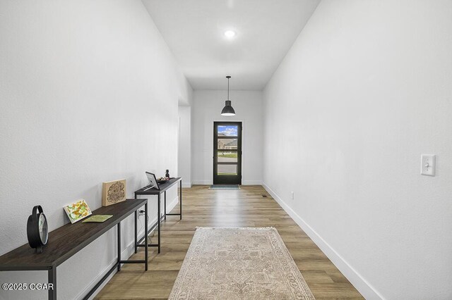1528 N Edgemont Cir, Springfield, MO 65802 - entryway featuring wood finished floors and baseboards