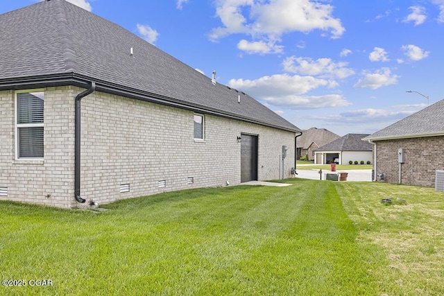 1528 N Edgemont Cir, Springfield, MO 65802 - rear view of house featuring brick siding, roof with shingles, and a yard