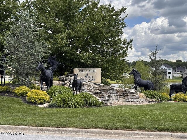 1528 N Edgemont Cir, Springfield, MO 65802 - community sign featuring a lawn