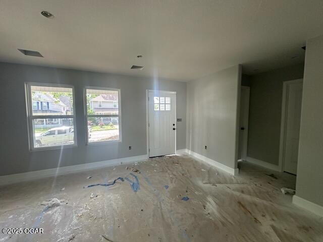 509 N Byers Ave, Joplin, MO 64801 - foyer with baseboards