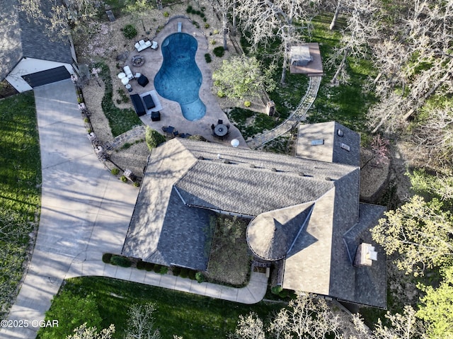 drone / aerial view of a pool